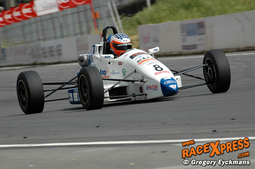 Simon Knap in actie